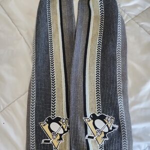 Reebok Black Gold NHL Knit Scarf